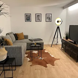 modernes-haus-fr-8-gste-90m-tv-netflix-wlan.com-bavaria.com/