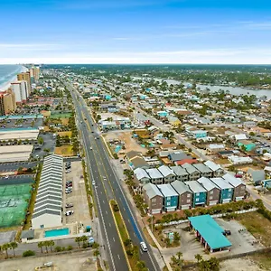 crescent-moon-palace-a-luxury-home-with-pool-parking.panamacity-beachhotels.com/