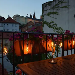 apartman-mala-strana-prague.praguehotelsweb.com/